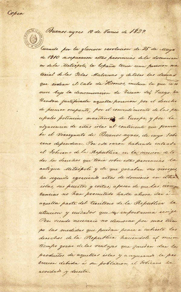 Primera página manuscrita del decreto del 10 de junio de 1829