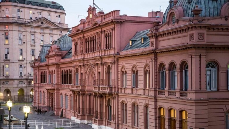 Se comienzó a negociar la reforma laboral y política