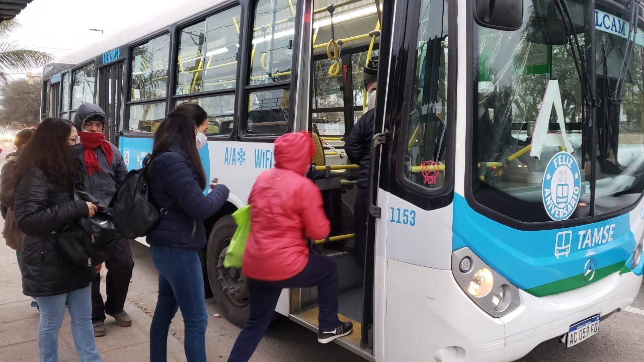 Aumentos en los boletos de colectivo y tren en el AMBA