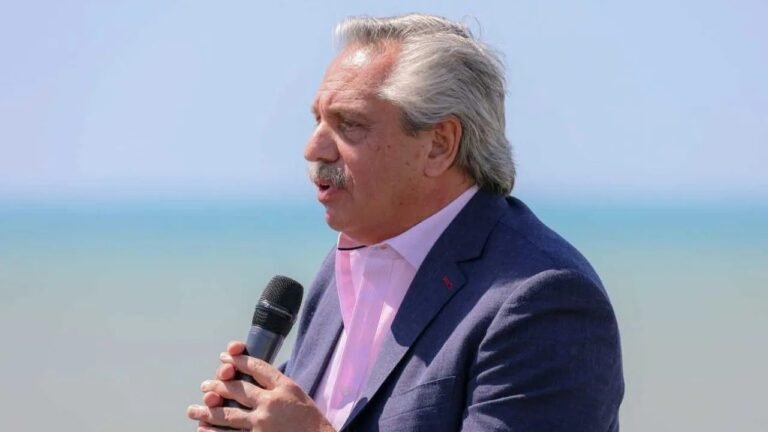Alberto Fernández renunció a la presidencia del PJ