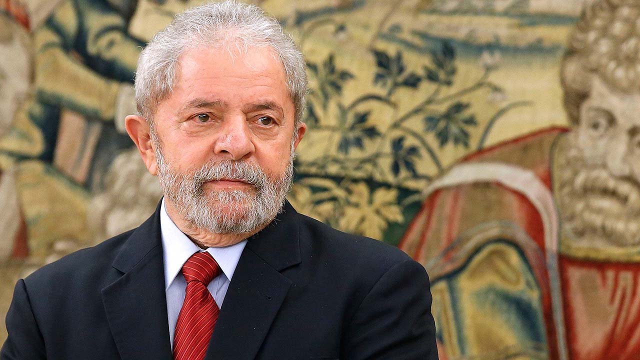 Lula da Silva posterga el superávit de 2025 para subir el salario mínimo