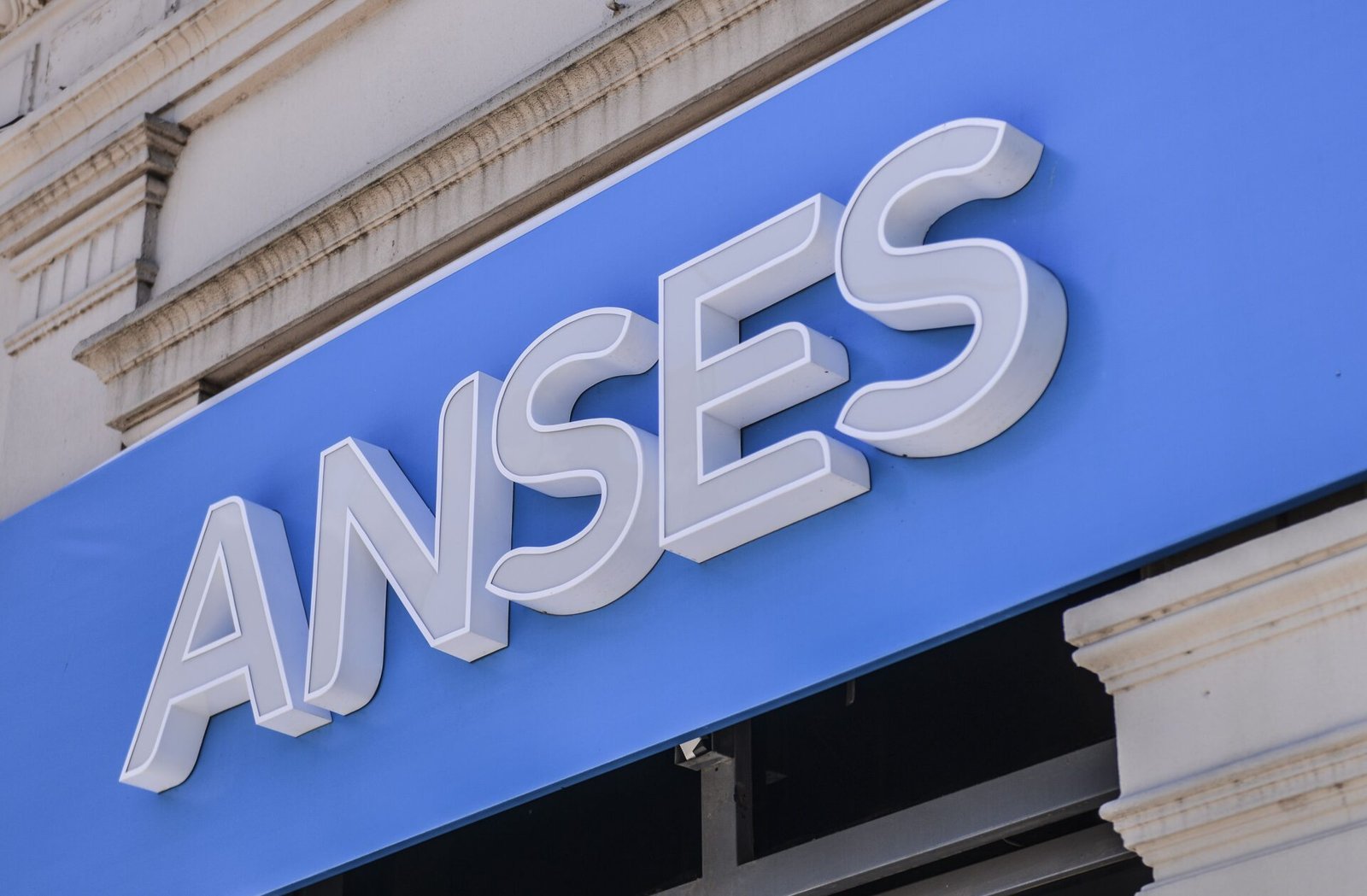 Denuncian 1.200 despidos en Anses