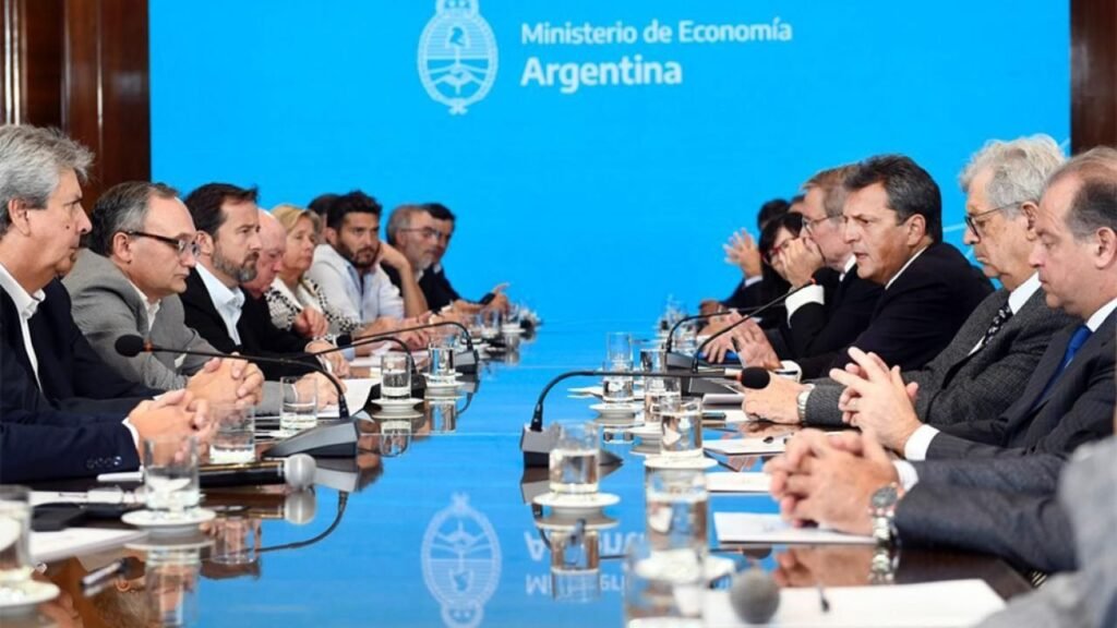 Las propuestas al Gobierno para salir rápido de la crisis cambiaria
