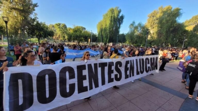 Paro docente por muy bajos sueldos