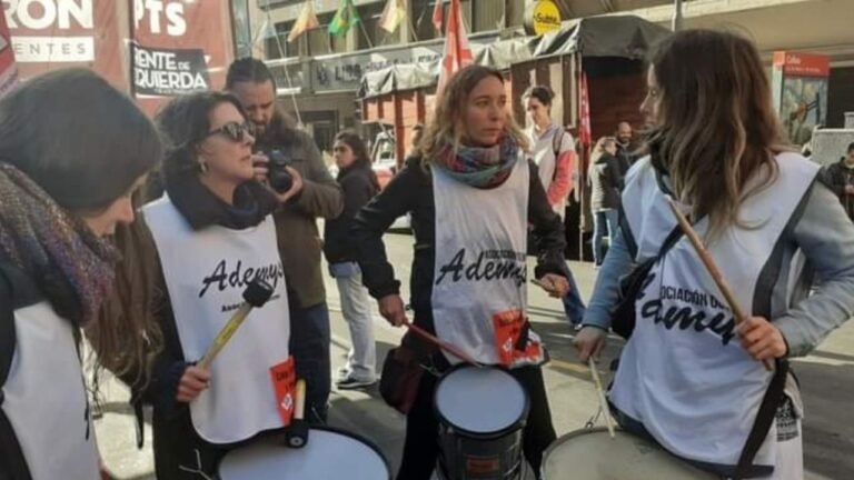 Docentes realizan un paro por 24 horas en CABA