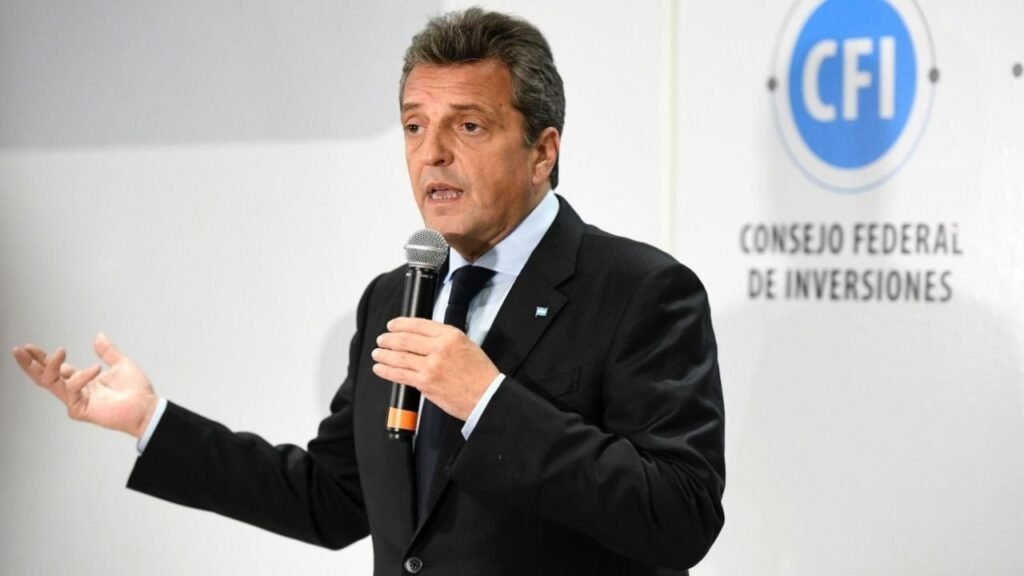 Massa rechazó los acuerdos de cúpulas de partidos y llamó a la unidad
