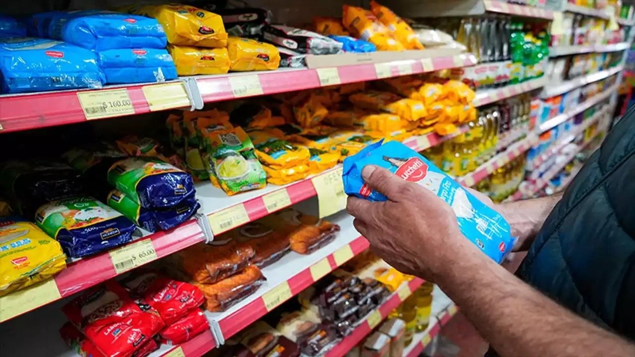 Mayoristas suben precios hasta un 50% tras el triunfo de Milei