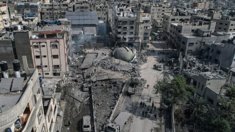 Los muertos en la Franja de Gaza ya son casi 10.000 debido a los bombardeos israelíes