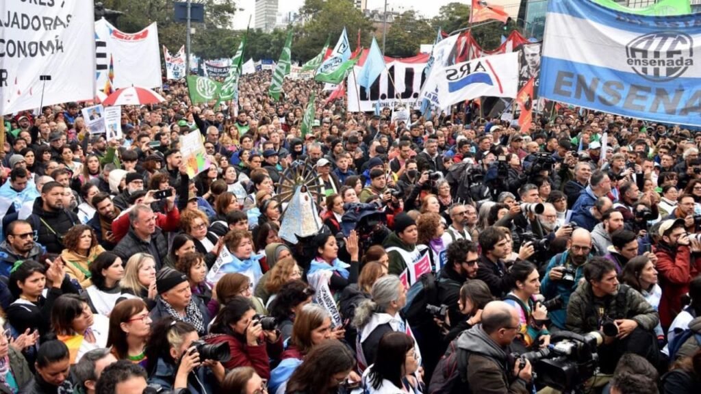 Movimientos sociales le respondieron a Pettovello