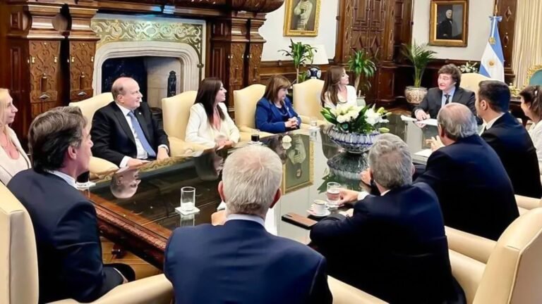 Cambios en el Gabinete: El pedido de Bullrich y la respuesta de Adorni