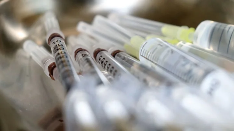 La vacuna contra el dengue aumentó casi 100%