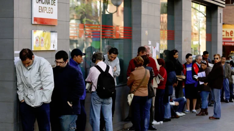 Se duplicaron las suspensiones y crecieron 60% las prestaciones de desempleo en 6 meses