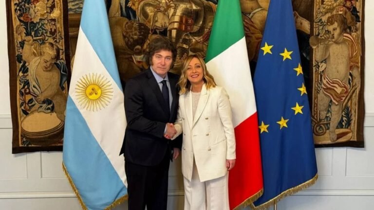 Lejos del país: Milei viajó por primera vez al G7