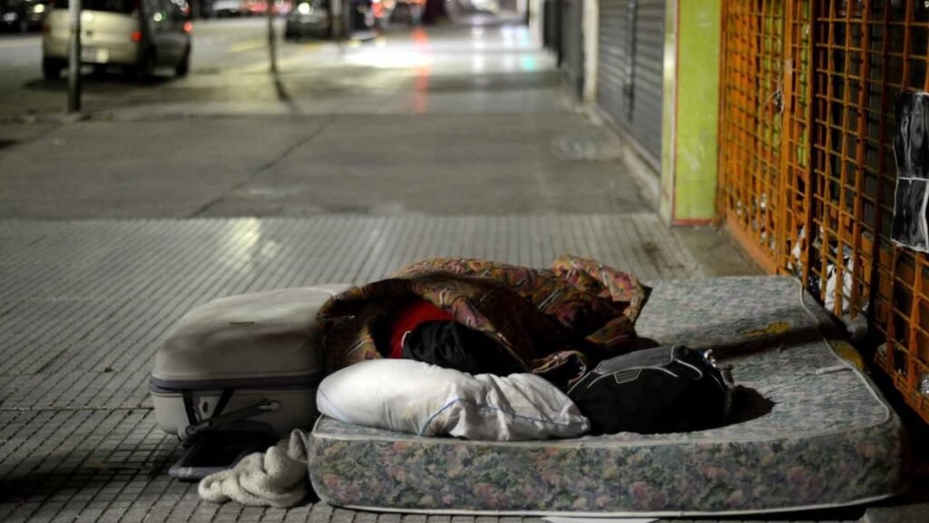 Denuncian un protocolo que permite internar a la fuerza a personas en situación de calle
