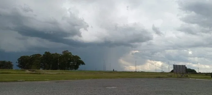 Alerta amarilla: lluvias y granizo azotarán la costa