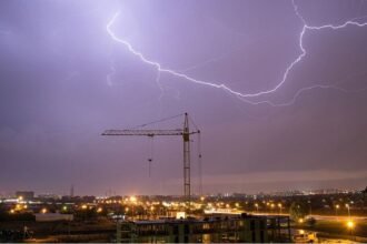 Alerta meteorológica: tormentas y granizo azotarán el AMBA y otras provincias, mientras se prevé una ola de calor extremo que impactará el clima en los próximos días.