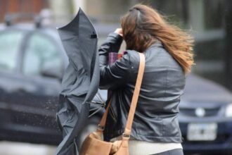 Alerta roja por vientos fuertes en provincias este domingo
