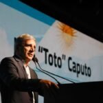 Caputo demanda a Buenos Aires por la tasa al combustible