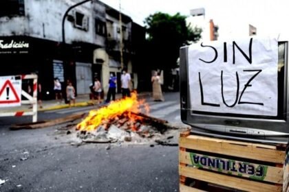 Cortes de luz afectan a 10.000 hogares en invierno: la crisis energética persiste a pesar de la baja de temperaturas.