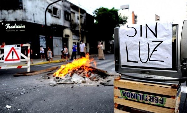 Cortes de luz afectan a 10.000 hogares en invierno: la crisis energética persiste a pesar de la baja de temperaturas.