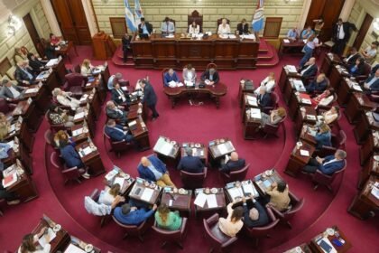 Diputados proponen declarar a González Urrutia presidente de Argentina