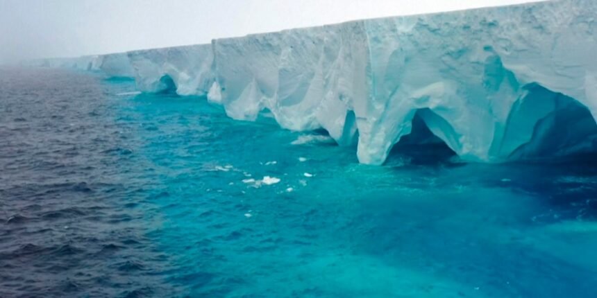 El gigantesco iceberg más grande del mundo avanza hacia una isla llena de pingüinos en la Antártida: ¿qué consecuencias traerá este fenómeno?