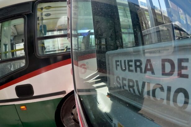 Empresas de micros del AMBA amenazan con suspender servicios por salarios
