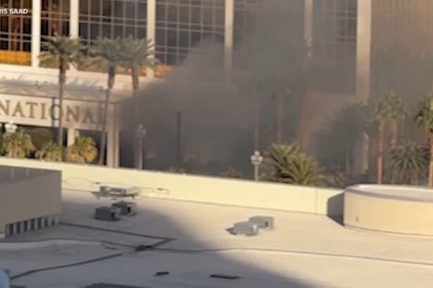 Explosión de auto Tesla en torre de Trump en Las Vegas