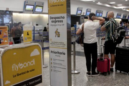 Flybondi recibe multa millonaria por cancelaciones