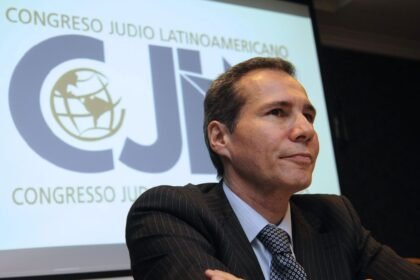 Gobierno entrega material desclasificado de Nisman a Fiscalía