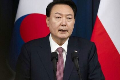 Investigadores arrestan a presidente de Corea del Sur en su residencia