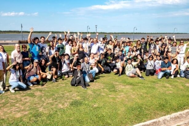 Jóvenes del sur santafesino se destacan al ser seleccionados para el Fondo Acción Climática: un impulso vital para la sostenibilidad y el medio ambiente en la región.