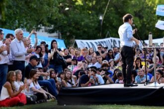 Kicillof se prepara para las PASO y el desdoblamiento electoral