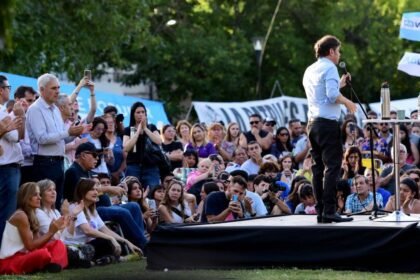 Kicillof se prepara para las PASO y el desdoblamiento electoral