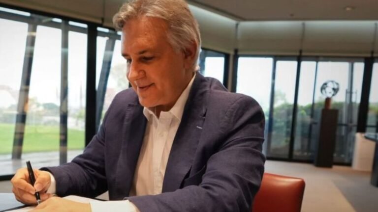 Llaryora promulga ley Ficha Limpia en Córdoba para elecciones