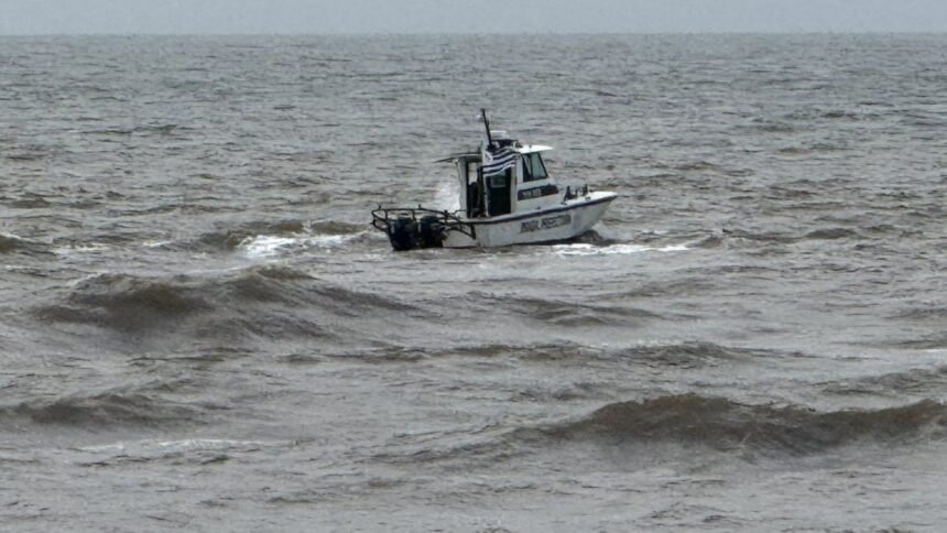 Turista argentino desaparece tras ingresar al mar en Punta del Este