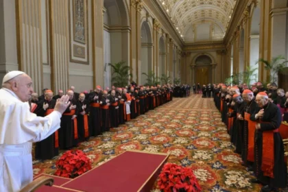 Vaticano innova con pro-prefecto y monja en liderazgo