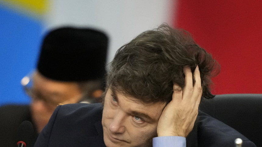 112 denuncias a Javier Milei por criptomonedas