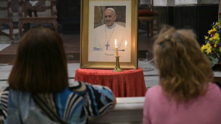 Francisco reafirma su compromiso papal