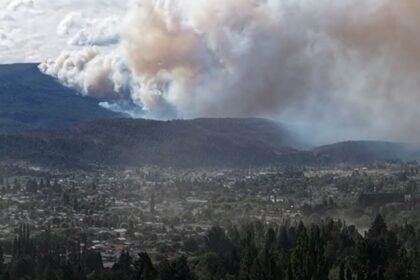 Fuego en El Bolsón: caos y evacuaciones urgentes