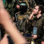 Hamas libera rehenes; Israel retarda excarcelaciones