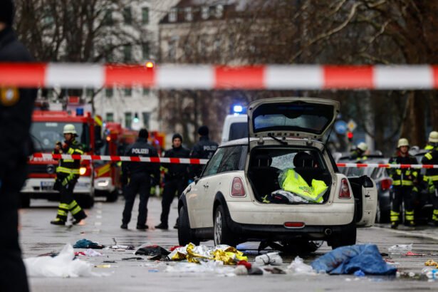 Hombre embiste manifestación en Munich: 28 heridos