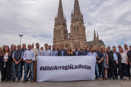 Kicillof denuncia a Milei por rutas en crisis