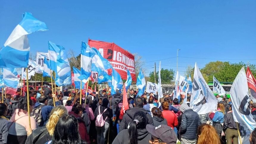 Movimientos sociales piden ingreso escolar urgente