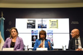 Bullrich exige a clubes la expulsión de socios que participaron en marcha de jubilados: ¿Qué significa esto para el fútbol argentino?