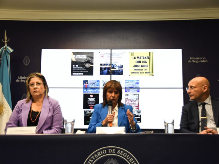Bullrich exige a clubes la expulsión de socios que participaron en marcha de jubilados: ¿Qué significa esto para el fútbol argentino?
