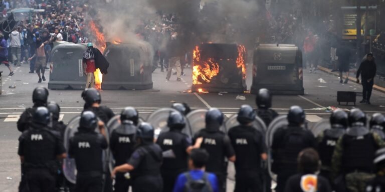 Gobierno Argentino Toma Medidas Legales Contra Jueza que Liberó Detenidos por Incidentes en el Congreso: ¿Qué Ocurrió?