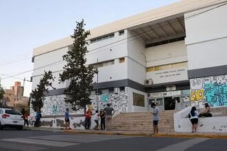 Brutal Ataque en Escuela de Neuquén: Directora Desfigurada a Golpes en Escalofriante Episodio de Violencia Escolar