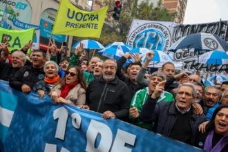 CGT Convoca Paro General: El Gobierno Presiona con Reformas Laborales Pendientes del DNU 70