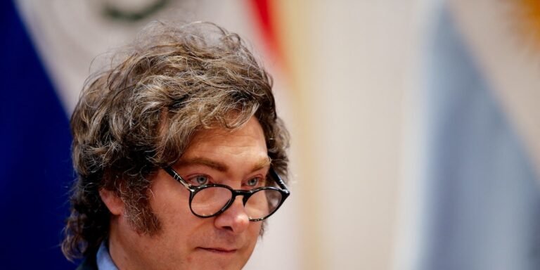 Índice de Confianza en el Gobierno: Descubre por qué cayó un 3,7% en abril y qué significa para el futuro político